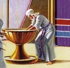 洗盤で手を洗う祭司.JPG